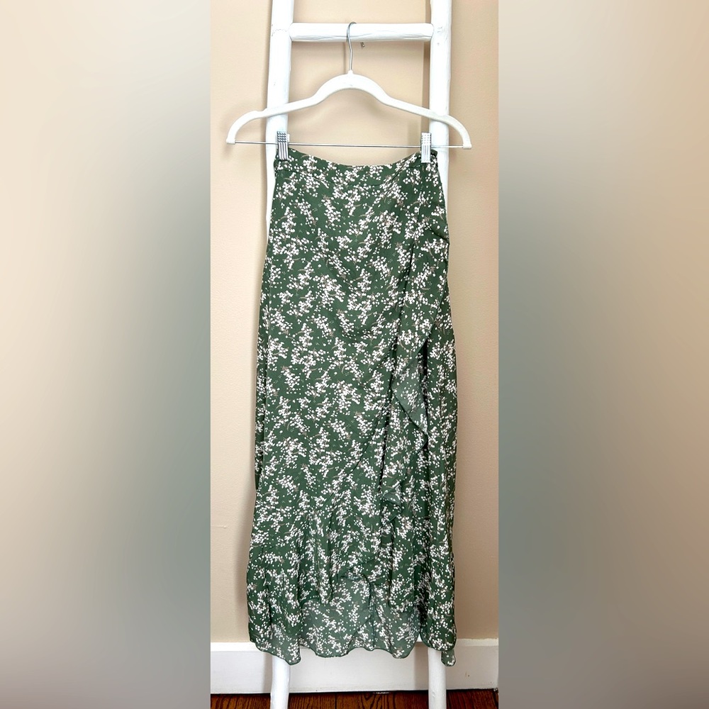 Size small, green and white wrap skirt